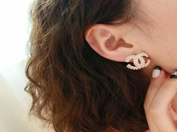 Wear earrings precautions