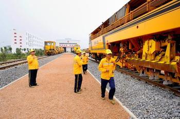 Construction of the first large-scale road maintenance machinery technology center