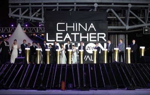 2012 Leather Fashion Festival: Hung Ho was awarded the "China Tribute Brand"