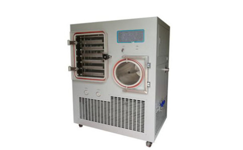 What are the requirements when using a vacuum freeze dryer?