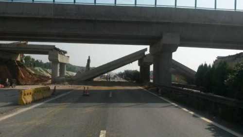 Simultaneous Demolition of 20 Upper Bridges of Changyi Expressway