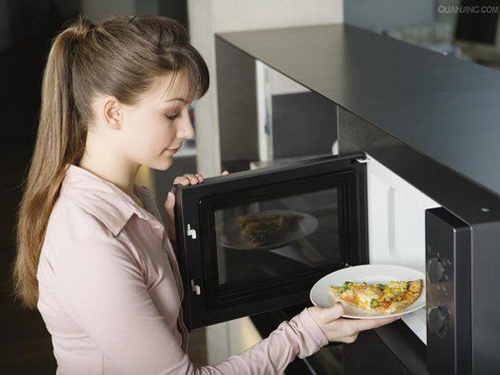 Three types of food are heated with a microwave oven at risk