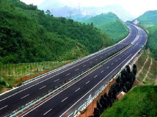 Fenyi highway to carry out "clear" on both sides of highway