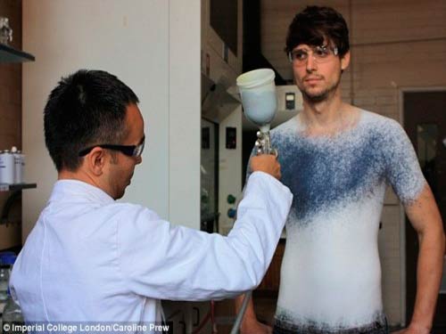 British scientist invents spray-type crash shirt (Photos)