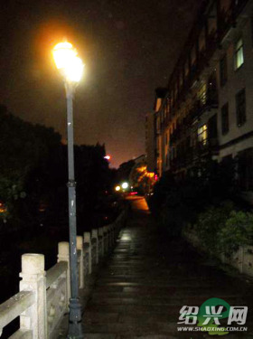 Blind street lights around the riverside