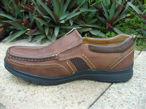 The living standard continues to increase The proportion of casual leather shoes