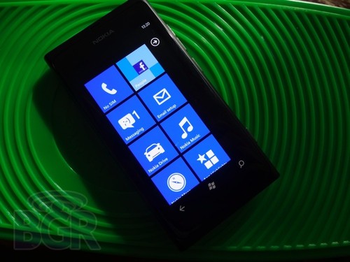 Nokia executives approve iPhone dull Android complex