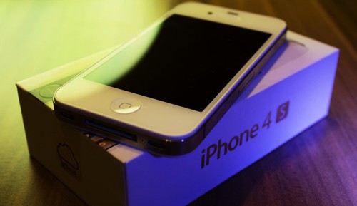 iPhone 4S bursts with user purchases need to wait 3 weeks