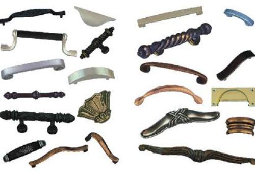 Wooden door hardware in the pricing of wooden doors