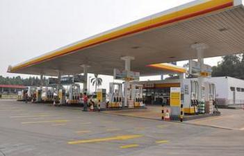 Private and foreign gas station price promotions