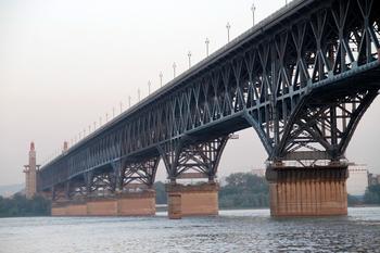 The Nanjing Yangtze River Bridge was hit and checked