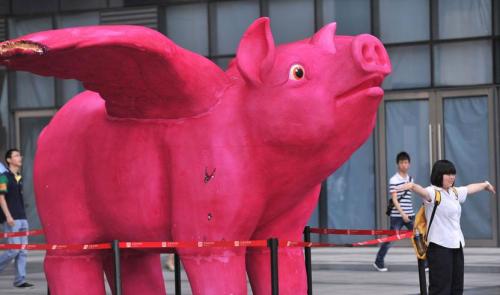 Pink "flying pig" cartoon sculpture unveiled in Fuzhou