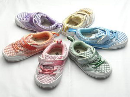 Functional shoes sell well in children's market industry to be improved