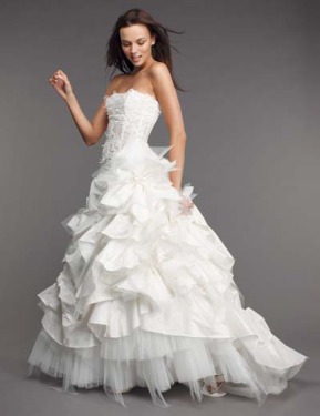 Selected wedding dress Hold beautiful
