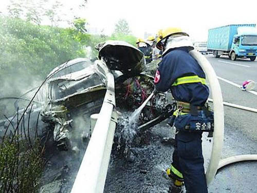 The driver mistakenly used the throttle as a brake and hit the guardrail to set off the fire.