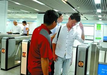 Shanghai Metro operator checks subway fare evasion