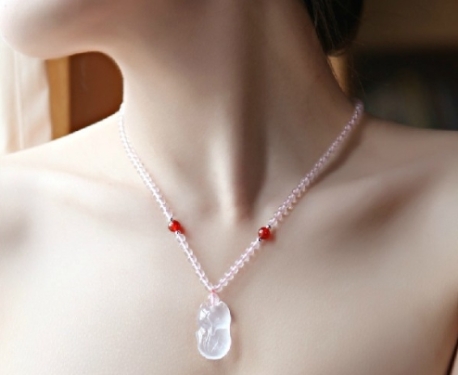 The science of wearing a crystal necklace
