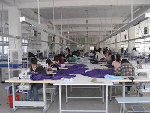 Annual output of millions of garment factories settled in Minfeng
