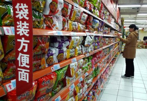 How to pick and place instant noodles?