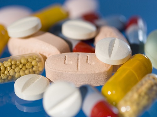 Grows in the gap between pharmaceutical giants