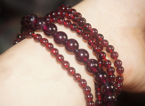 Amazing Efficacy of Garnet Bracelets