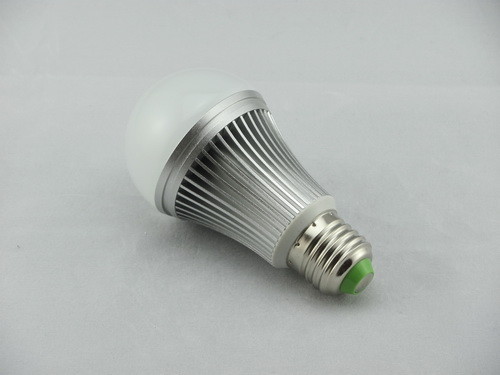 Why is the retail price of LED lamps so different?