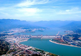 The Yangtze River freight volume has set a new record for the sixth consecutive year