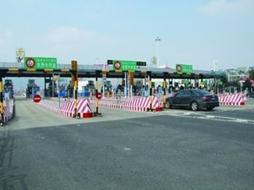 Highway Division of Wujiang District inspects the safety and protection work during the high temperature period at the Chareli Toll Station