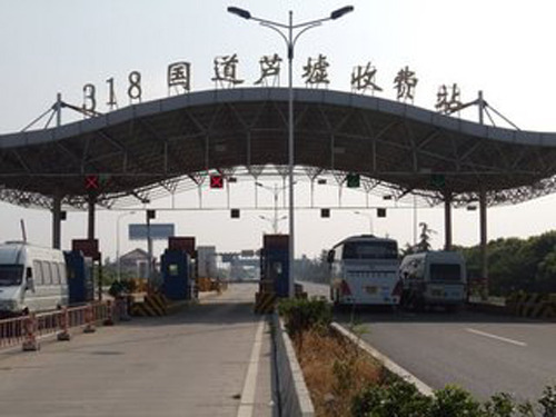 Wujiang District Highway Office inspects and guides the safe production work of Luguâ€™s toll station in high temperature season