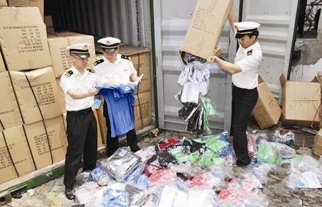 Xiamen Customs seized the largest garment infringement case involving 62,000 pieces