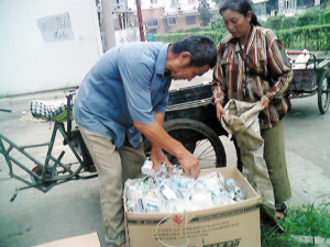 Part of Henan Zhoukou medical waste was made into daily necessities for sale