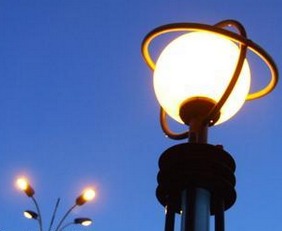 Haikou streetlights have to pull in the rain