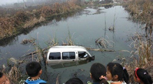 Jiangxi school bus drowning incident: This Christmas Eve is not at all safe