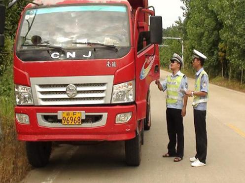 Xinfeng traffic police look back to see nearly three years of business