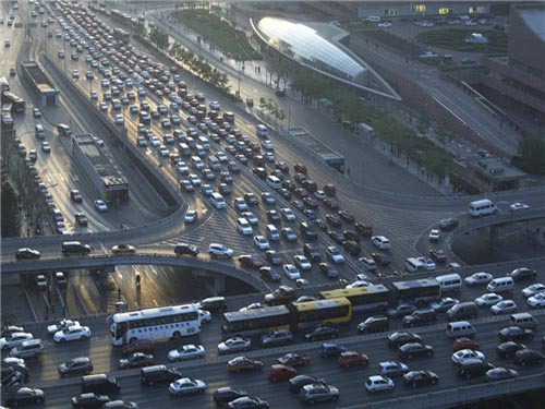 Traffic on May 1st Freeway continues to rise