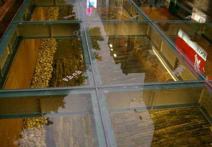 Glass floor with obvious advantages