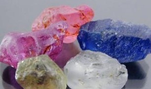 Colored gem industry values â€‹â€‹consumer education