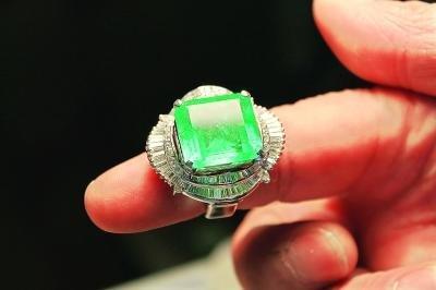 Giant Emerald Appears Appraisers Appraise 80 Million
