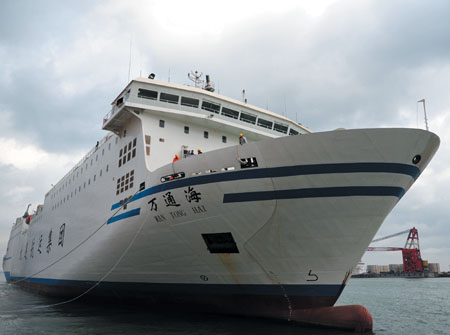 The largest passenger ship in China's maiden flight