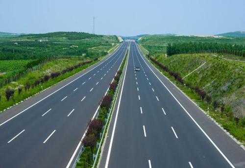 National road network operation is normal on May 1st