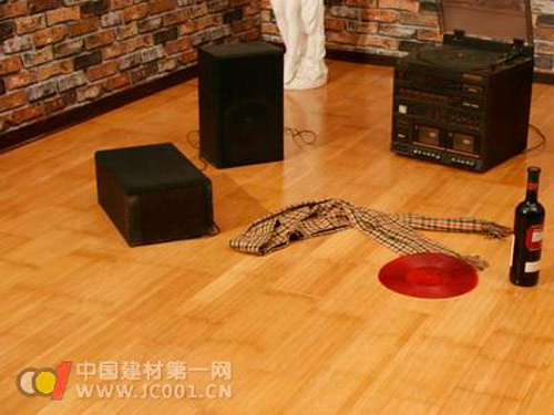 Bamboo flooring how to break through the macro barrier Occupied the floor market high ground?