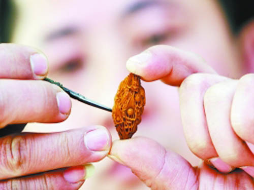 How to identify handmade olive carvings