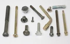 How does the fastener industry choose raw materials?