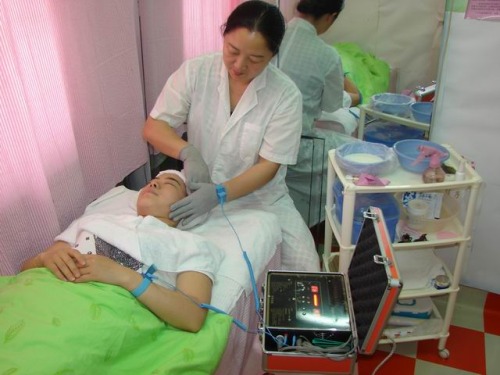 "Electrotherapy" and "Wind Therapy" in Traditional Chinese Medicine