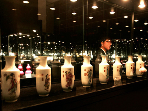 Porcelain collection market more than catty