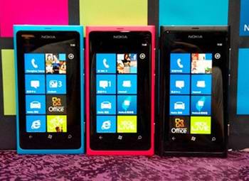 Microsoft strictly requires that WP phones be homogenized