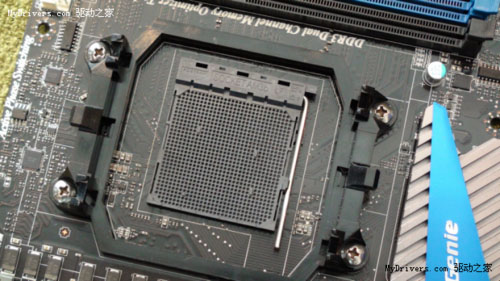 Bulldozer 9 Series motherboard fully unveiled