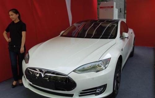 Tesla delivers to the first Chinese car owners