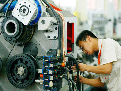 China's equipment manufacturing industry is developing well in 2015