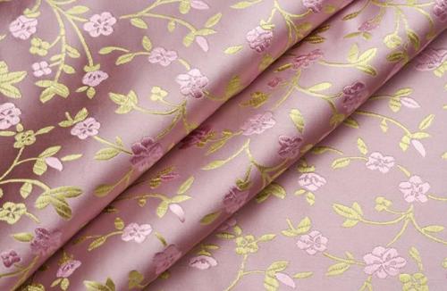 Komatsu refines natural dyeing fabrics